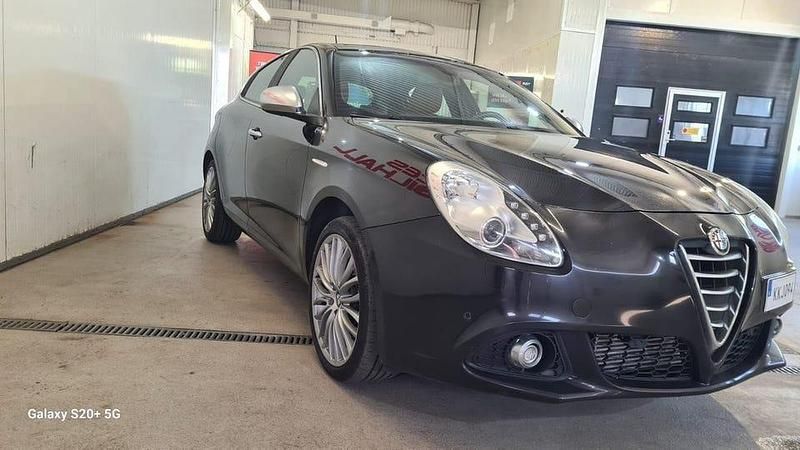 Begagnad Alfa Romeo Giulietta Exclusive 176 HK (129 kW) 2014 Svart Halvkombi
