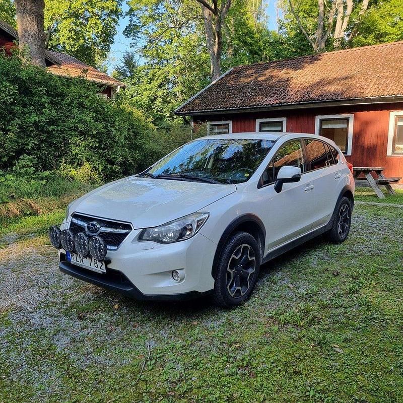 Vit Begagnad 2012 Subaru XV SUV | 105 000 kr (Marknadspris) - Bild 1/4