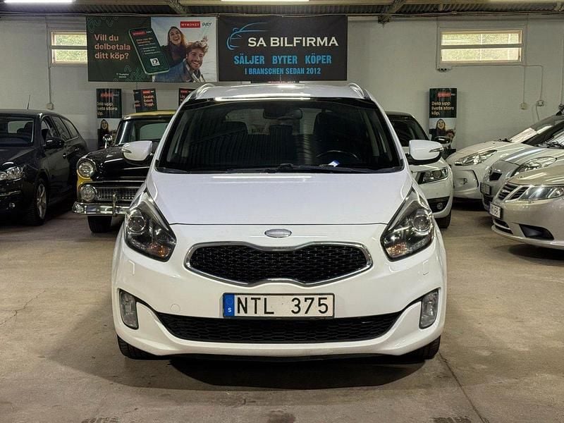 Vit Begagnad 2013 Kia Carens Minibuss | 54 900 kr (Marknadspris) - Bild 1/4