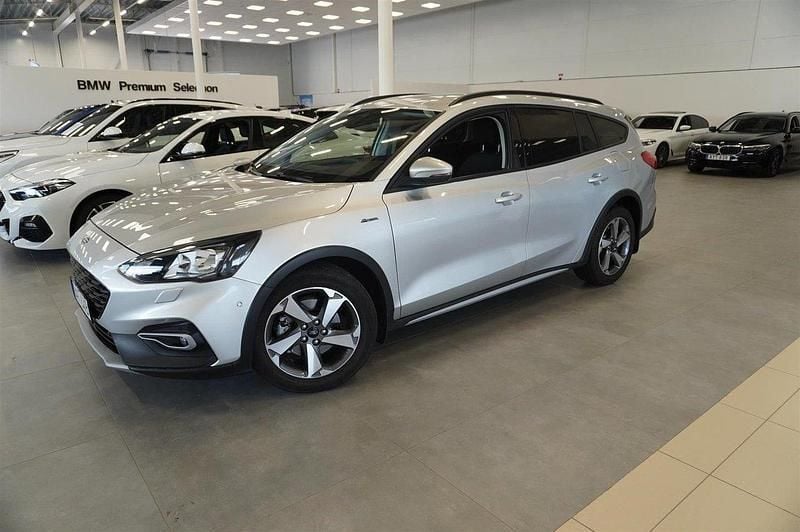 Grå Begagnad 2019 Ford Focus Active Kombi | 169 900 kr (Marknadspris) - Bild 1/4