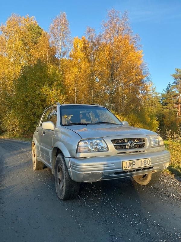 Begagnad 1999 Suzuki Grand Vitara SUV | 38 000 kr - Bild 1/4