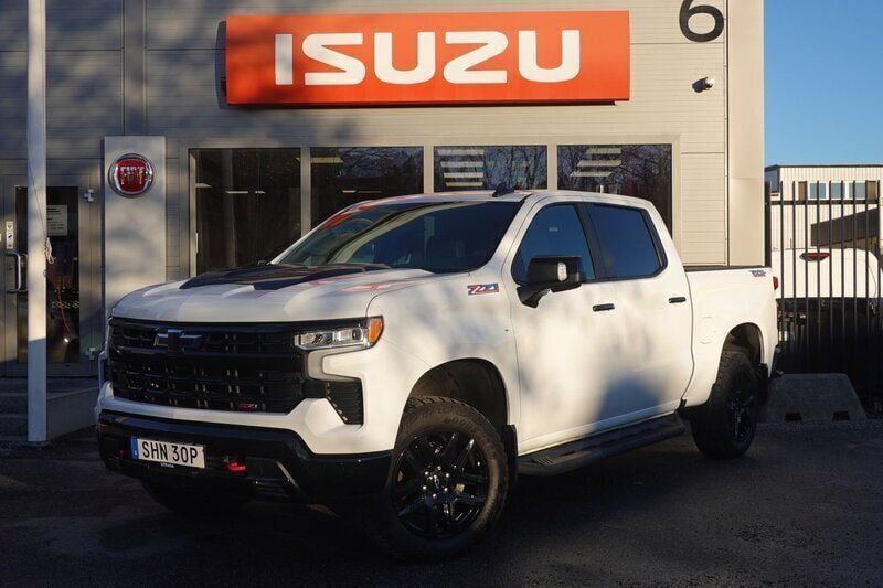 Vit Begagnad 2022 Chevrolet Silverado LT Van | 912 375 kr (Marknadspris) - Bild 1/4