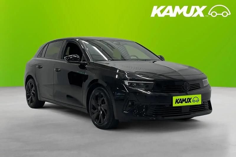 Svart Begagnad 2023 Opel Astra Halvkombi | 226 700 kr (Marknadspris) - Bild 1/4