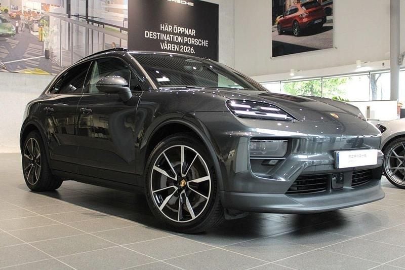 Grå (volcano grey metallic) Begagnad 2024 Porsche Macan SUV | 955 000 kr (Superpris) - Bild 1/4