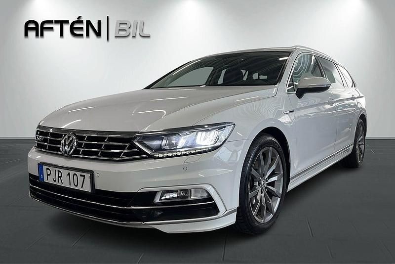 Vit Begagnad 2017 VW Passat R-line Kombi | 149 800 kr (Marknadspris) - Bild 1/3