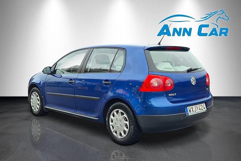 Begagnad VW Golf IV 102 HK (75 kW) 2005 Blå Halvkombi