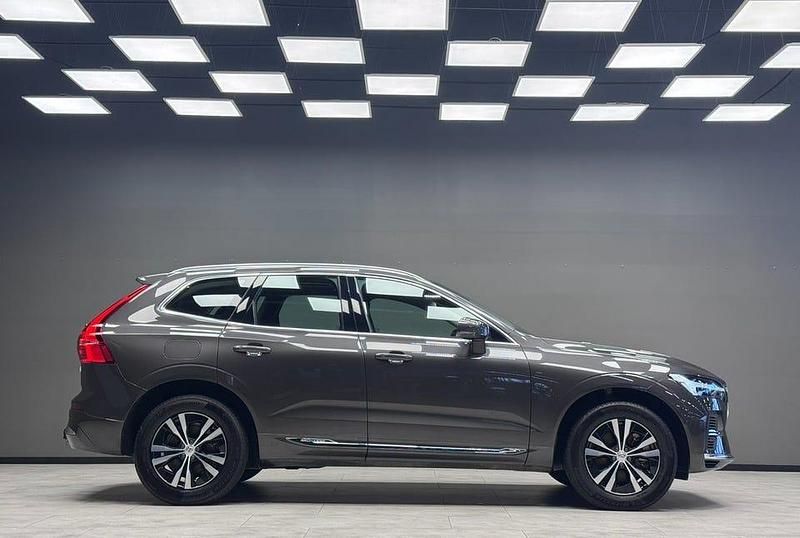 Begagnad Volvo XC60 Core 350 HK (257 kW) 2023 Grå SUV