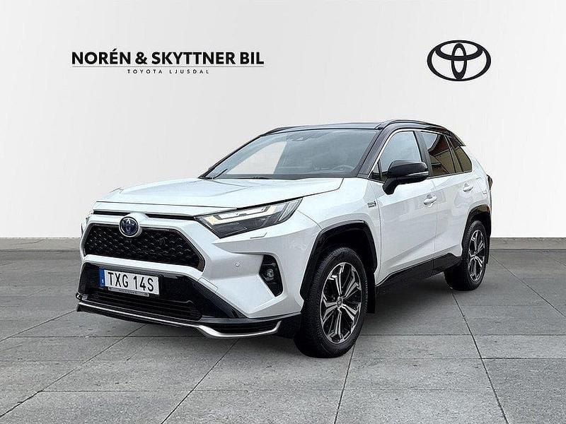 Vit Begagnad 2023 Toyota RAV4 Hybrid Premium SUV | 439 000 kr (Marknadspris) - Bild 1/3