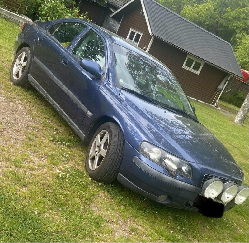 Blå Begagnad 2002 Volvo S60 Sedan | 25 000 kr (Marknadspris) - Bild 1/4
