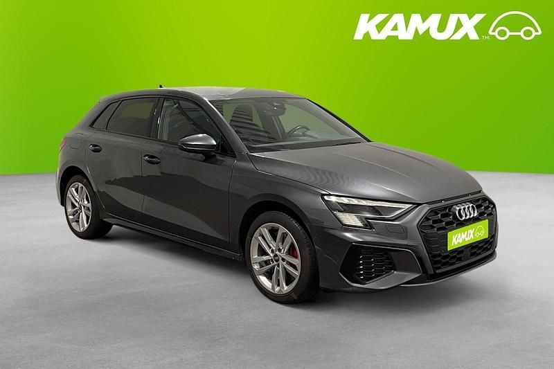 Silver/grå Begagnad 2021 Audi A3 Sportback e-tron S-Line Halvkombi | 289 800 kr (Marknadspris) - Bild 1/4