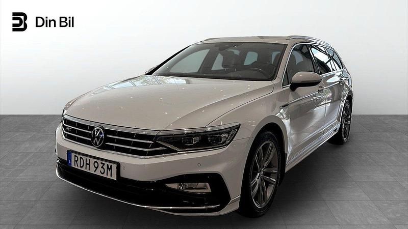 Vit Begagnad 2023 VW Passat Executive Kombi | 324 900 kr (Dyr) - Bild 1/4