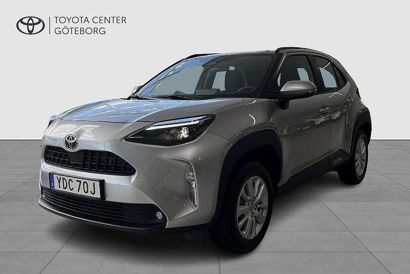 Silver Begagnad 2024 Toyota Yaris Cross Active SUV | 269 900 kr (Bra pris) - Bild 1/3