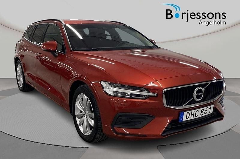 Röd Begagnad 2021 Volvo V60 Momentum Kombi | 279 000 kr (Marknadspris) - Bild 1/4