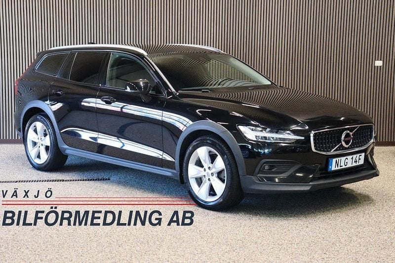 Svart Begagnad 2020 Volvo V60 CC Momentum Kombi | 244 900 kr (Bra pris) - Bild 1/4
