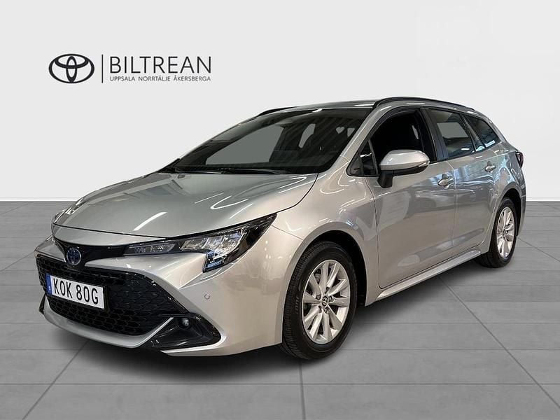 Silver Begagnad 2023 Toyota Corolla Active Kombi | 259 000 kr (Marknadspris) - Bild 1/3