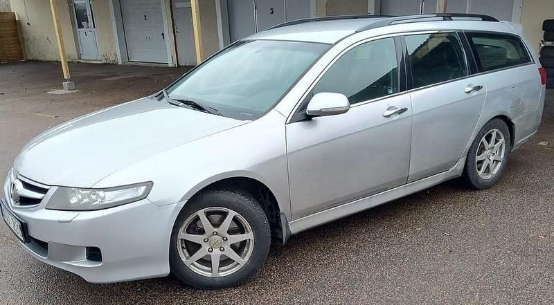 Begagnad 2006 Honda Accord Kombi | 22 500 kr (Lite dyr) - Bild 1/4