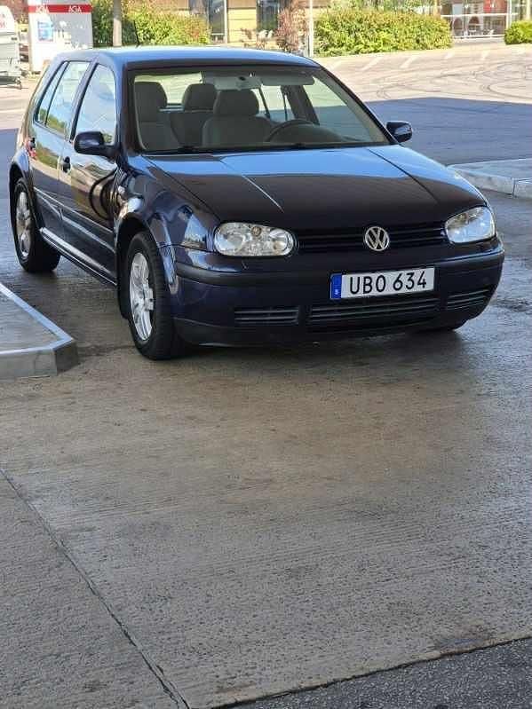 Blå Begagnad 2003 VW Golf IV Ocean Halvkombi | 35 000 kr (Marknadspris) - Bild 1/4