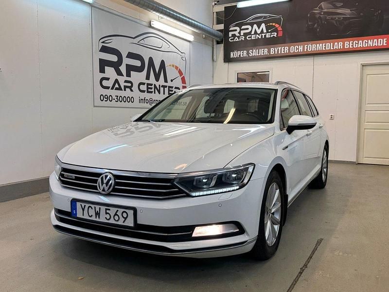 Vit Begagnad 2016 VW Passat GT Kombi | 149 900 kr (Marknadspris) - Bild 1/4