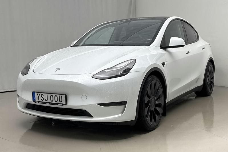 Vit Begagnad 2023 Tesla Model Y Performance SUV | 429 000 kr (Marknadspris) - Bild 1/4