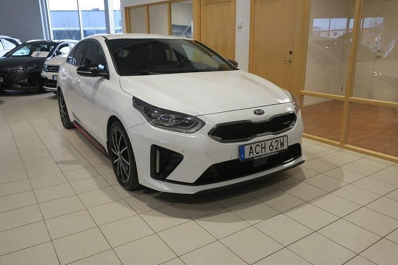 Begagnad Kia ProCeed GT GT 204 HK (150 kW) 2019 Vit Halvkombi