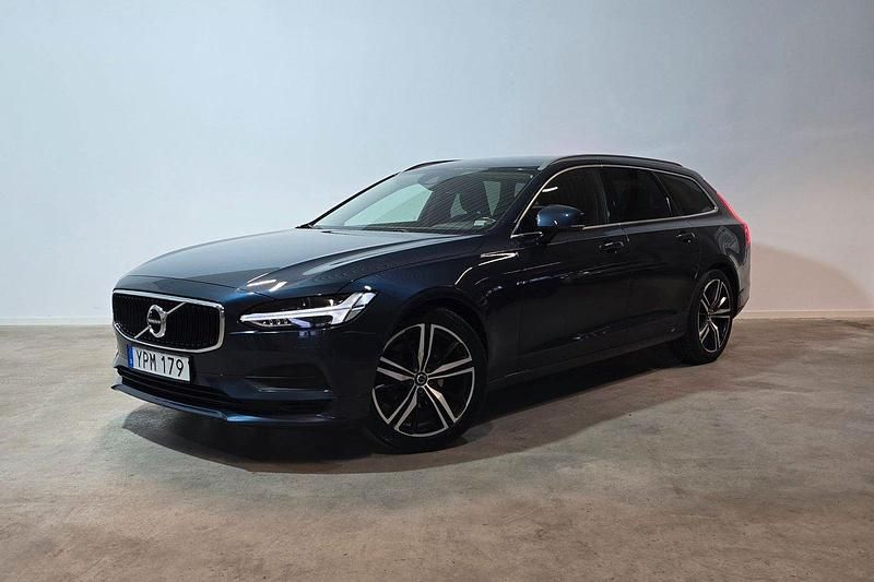 Mörkblå (blå) Begagnad 2019 Volvo V90 Momentum Kombi | 209 900 kr (Marknadspris) - Bild 1/3
