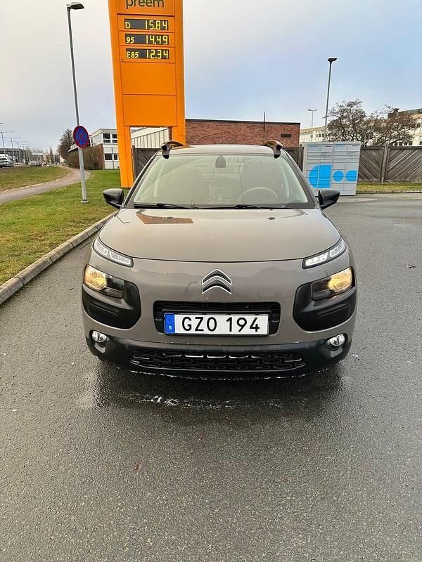 Begagnad 2016 Citroën C4 Cactus PureTech Halvkombi | 74 900 kr (Lite dyr) - Bild 1/4