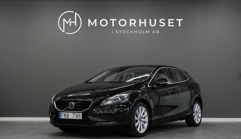 Svart Begagnad 2012 Volvo V40 Summum Halvkombi | 89 900 kr (Marknadspris) - Bild 1/4