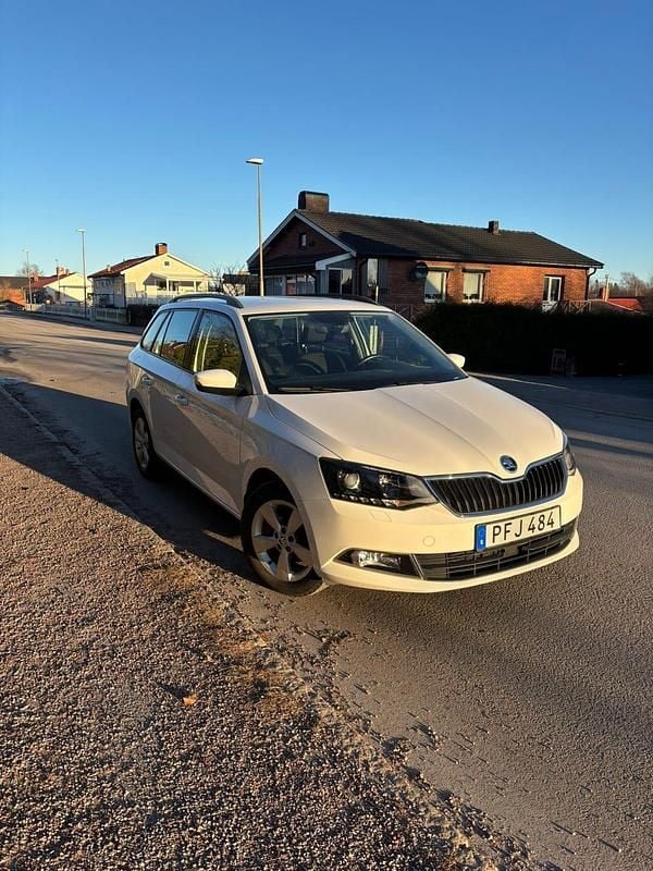 Begagnad 2017 Skoda Fabia Kombi | 125 000 kr (Marknadspris) - Bild 1/4