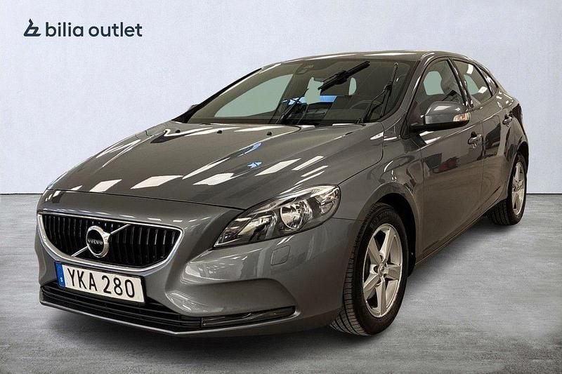 Grå Begagnad 2017 Volvo V40 Kinetic Kombi | 159 900 kr (Marknadspris) - Bild 1/3