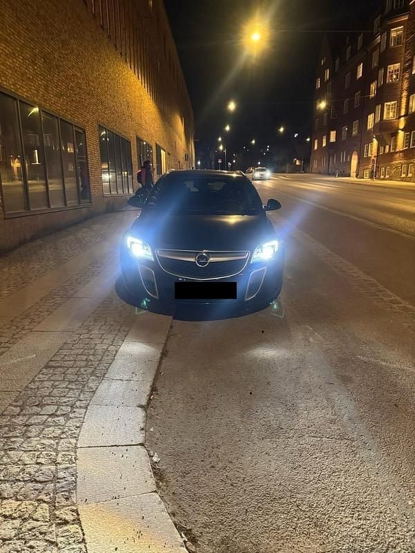 Begagnad Opel Insignia OPC 325 HK (239 kW) 2016 Svart metallic Kombi