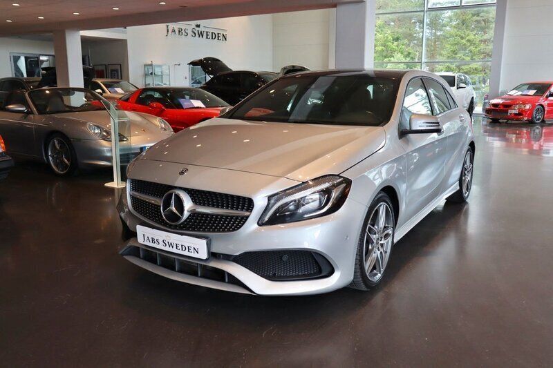 Silver Begagnad 2018 Mercedes A180 AMG Halvkombi | 174 900 kr (Bra pris) - Bild 1/4