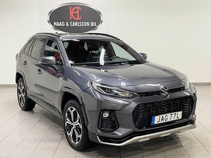 Grå Begagnad 2023 Suzuki Across SUV | 479 000 kr (Marknadspris) - Bild 1/4