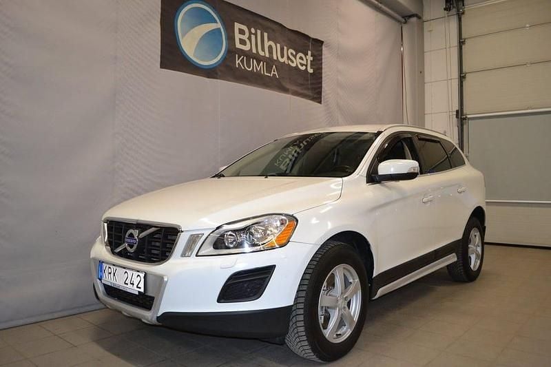 Vit Begagnad 2010 Volvo XC60 Summum SUV | 109 000 kr (Marknadspris) - Bild 1/4