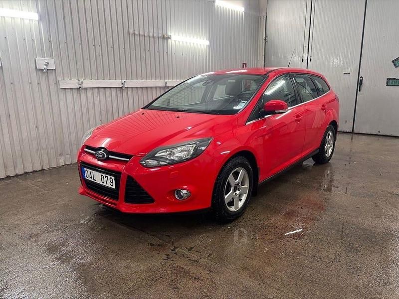 Röd Begagnad 2014 Ford Focus Titanium Kombi | 69 900 kr (Lite dyr) - Bild 1/4