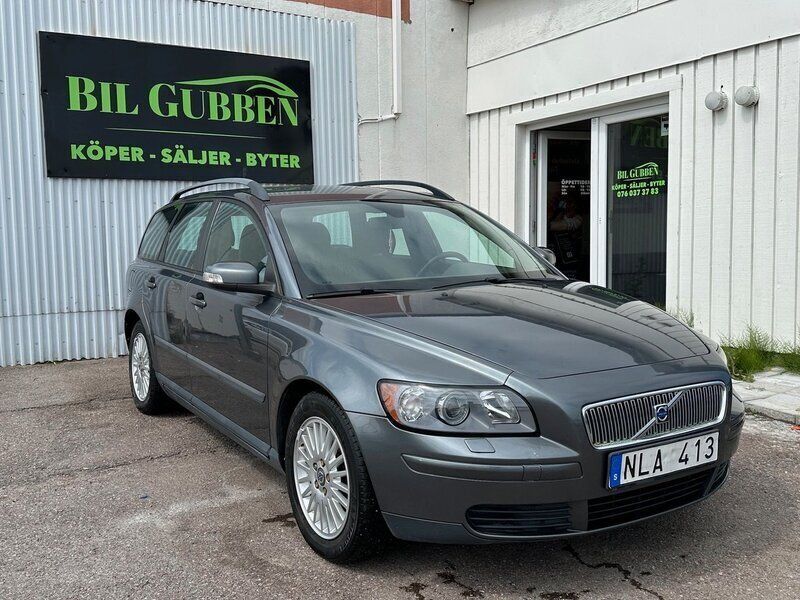 Grå Begagnad 2007 Volvo V50 Kinetic Kombi | 34 999 kr (Marknadspris) - Bild 1/4