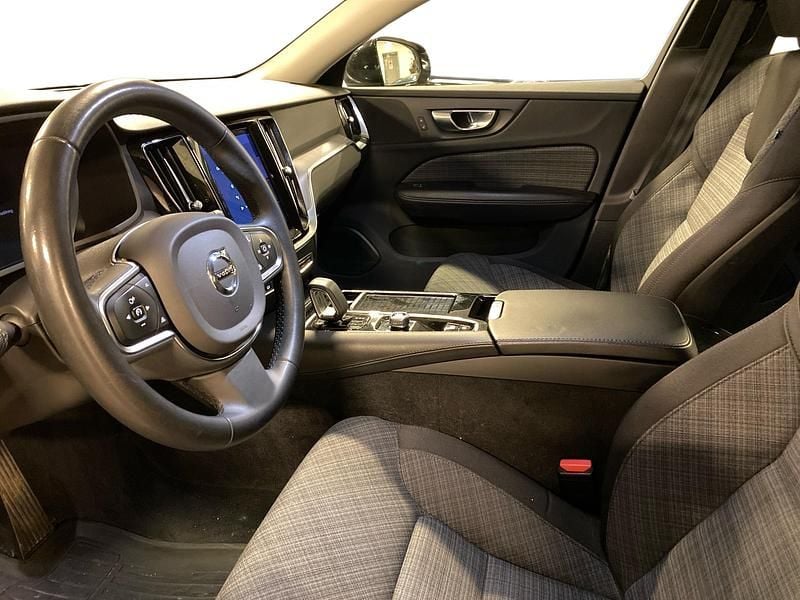 Begagnad Volvo V60 252 HK (185 kW) 2023 Svart Kombi