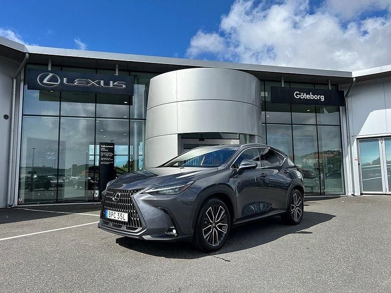 Grå Begagnad 2022 Lexus NX350h Luxury Line SUV | 459 000 kr (Bra pris) - Bild 1/4