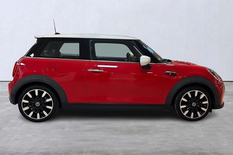 Begagnad Mini Cooper SE 136 kW (186 HK) 2021 Röd Halvkombi