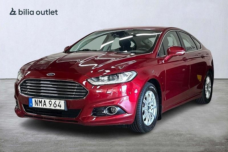 Röd Begagnad 2015 Ford Mondeo Titanium Halvkombi | 124 900 kr (Marknadspris) - Bild 1/3