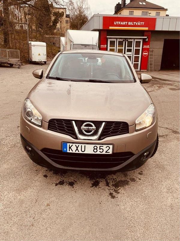 Brun Begagnad 2010 Nissan Qashqai SUV | 69 000 kr (Marknadspris) - Bild 1/4