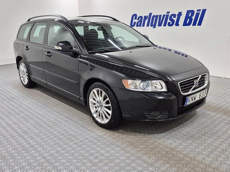 Begagnad Volvo V50 Momentum 136 HK (100 kW) 2010 Svart metallic Kombi