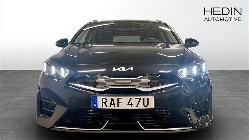 Begagnad Kia Ceed Advance 105 HK (77 kW) 2023 Svart Halvkombi