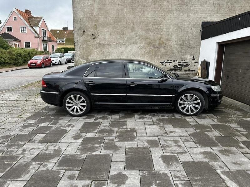 Svart Begagnad 2011 VW Phaeton Comfortline Sedan | 175 000 kr - Bild 1/4