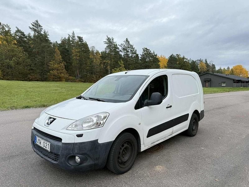 Vit Begagnad 2009 Peugeot Partner Minibuss | 29 900 kr (Marknadspris) - Bild 1/4