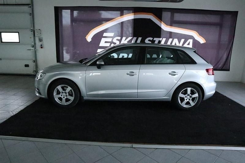 Begagnad Audi A3 Attraction 150 HK (110 kW) 2014 Silver