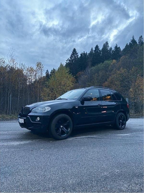 Svart Begagnad 2008 BMW X5 Sport Line SUV | 74 500 kr (Bra pris) - Bild 1/4