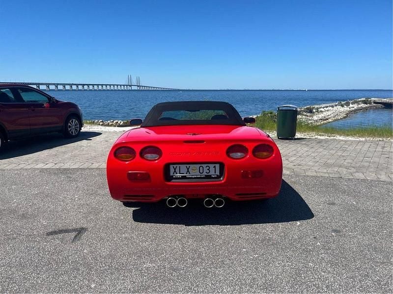 Röd Begagnad 2000 Chevrolet Corvette Cab | 259 000 kr (Marknadspris) - Bild 1/4