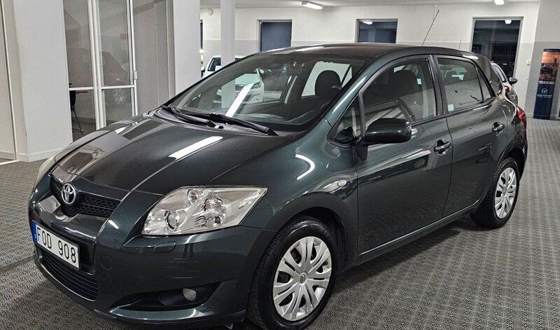 Mörkgrön Begagnad 2007 Toyota Auris Halvkombi | 69 900 kr (Dyr) - Bild 1/4