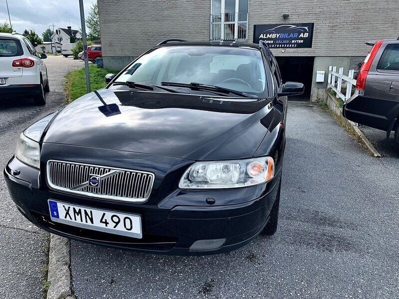 Svart Begagnad 2006 Volvo V70 Kinetic Kombi | 47 900 kr (Marknadspris) - Bild 1/4