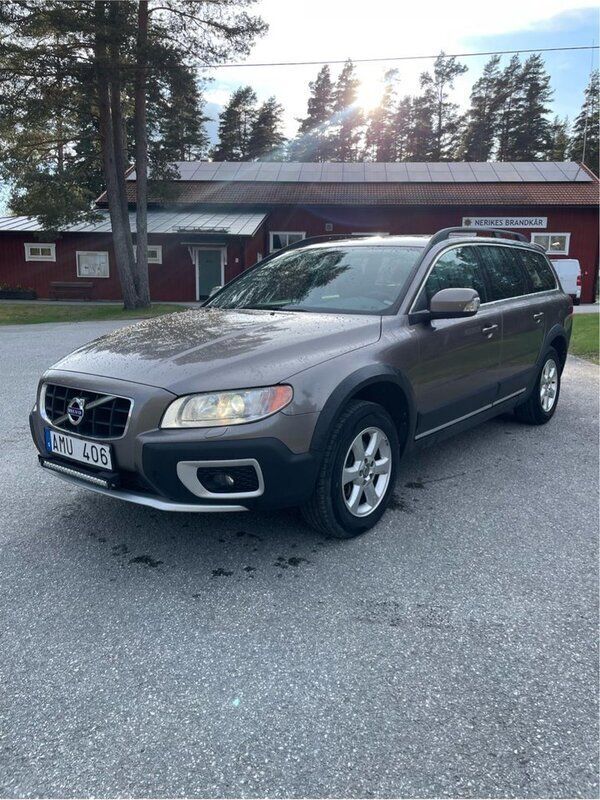 Grå Begagnad 2011 Volvo XC70 Momentum SUV | 110 000 kr (Bra pris) - Bild 1/4